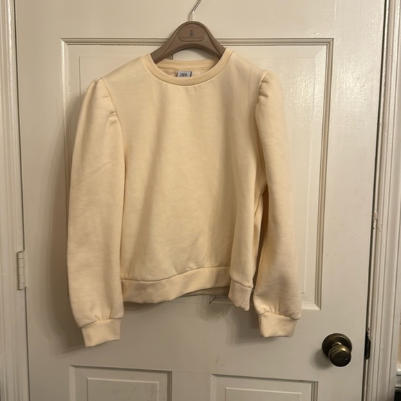 Zara Cream Sweatshirt size 13-14 Kids - Picture 1 of 3